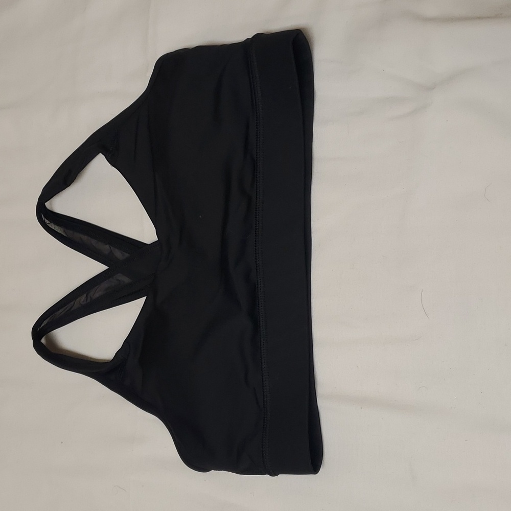 Avia Women's Black Medium Impact Strappy Padded Sports Bra Size M-8/10